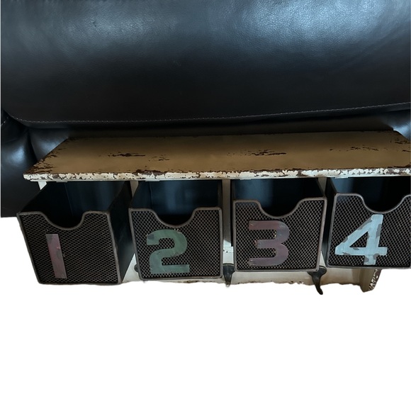 Rustic decor shelf with 4 metal removable baskets with 1-2-3-4 on baskets NWT - Picture 6 of 15